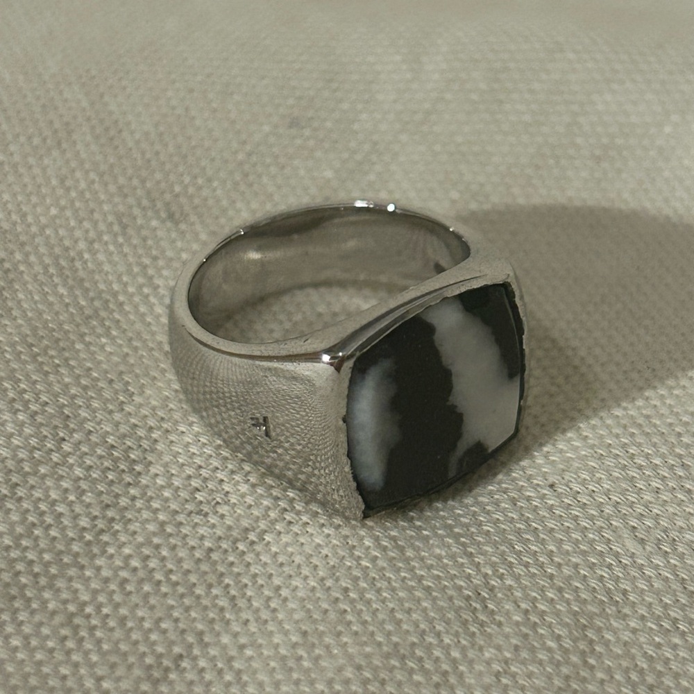 New in box TOM WOOD Signet Ring Zebra Jasper Marble Sterling Silver Size 8 - Picture 4 of 6